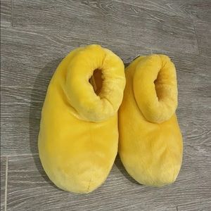 Disney World Parks Mickey Mouse Feet Plush Slippers Adult Medium Yellow NEW